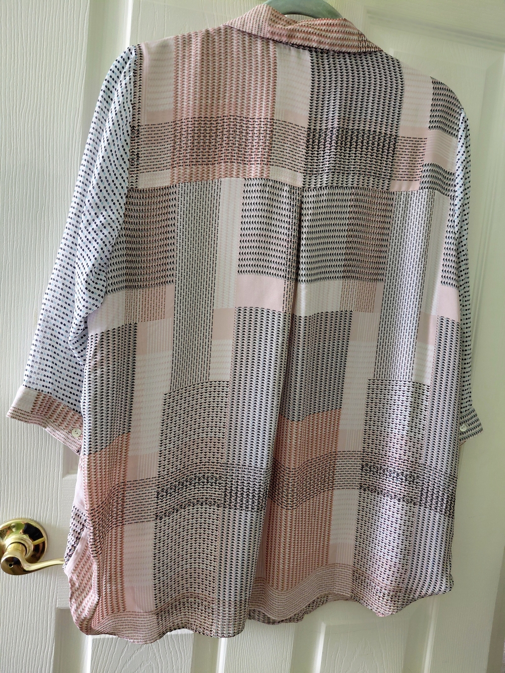 Rose & Olive Pink and Black Geometric Button-Down Top Size 1X - Picture 2 of 8